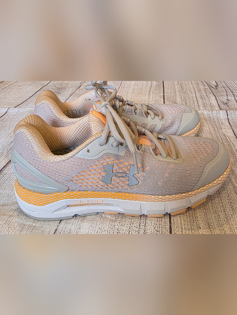 Under Armour Women's Size 7 Hovr Guardian Comfort Active Sneakers Light Gray